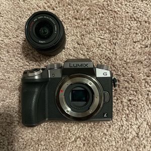 Panasonic LUMIX G7 camera